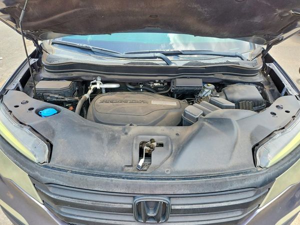 2017 HONDA PILOT EX — Engine bay