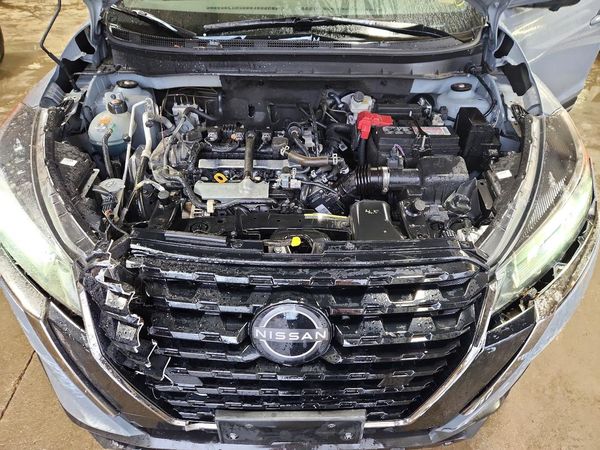 2023 NISSAN KICKS SR — Engine bay