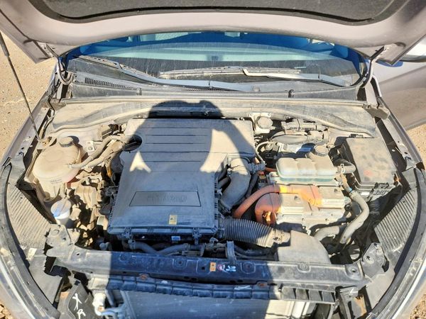 2019 HYUNDAI IONIQ Limited (HEV) — Engine bay