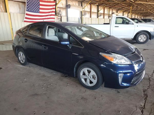 2013 TOYOTA PRIUS — Passenger 3/4