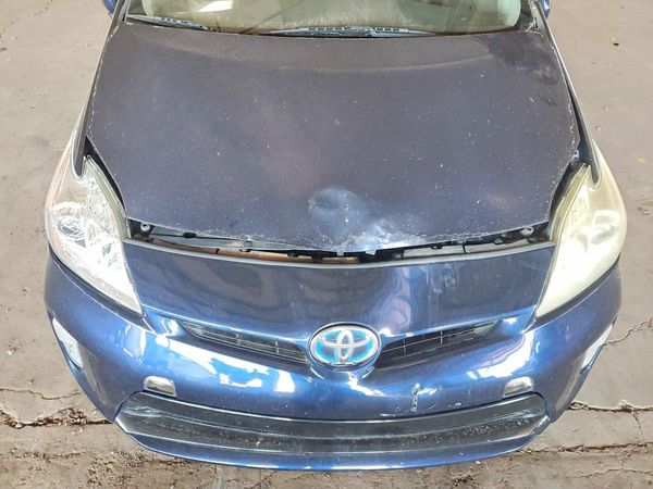 2013 TOYOTA PRIUS — Engine bay