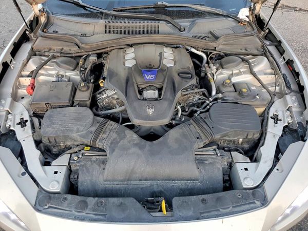 2014 MASERATI GHIBLI — Engine bay
