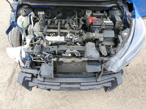 2021 NISSAN KICKS SR — Engine bay