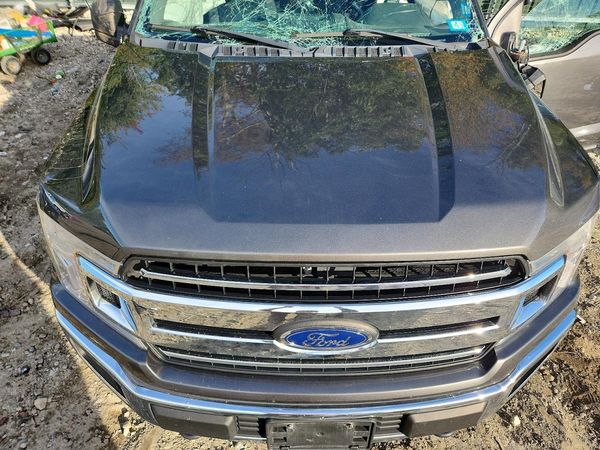 2018 FORD F150 — Engine bay