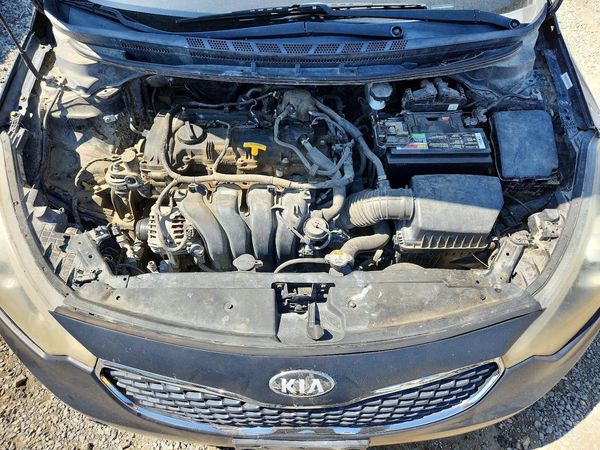 2015 KIA FORTE TOP (High) — Engine bay