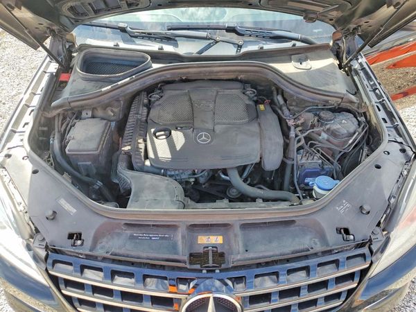 2014 MERCEDES-BENZ ML ML350 4-MATIC — Engine bay