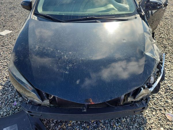 2015 TOYOTA COROLLA L/LE — Engine bay