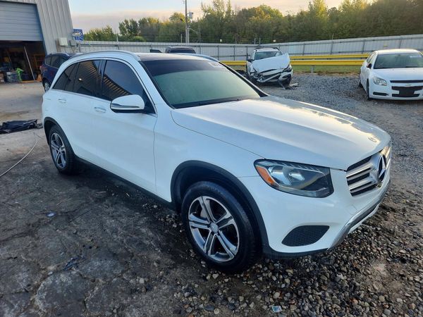 2017 MERCEDES-BENZ GLC-CLASS GLC300 — Passenger 3/4