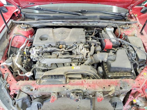 2019 TOYOTA CAMRY XSE — Engine bay