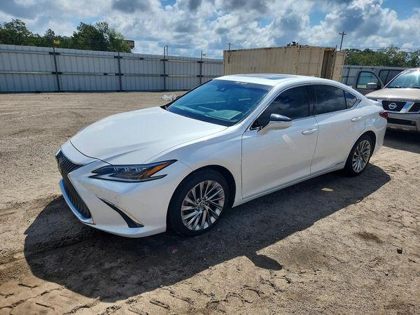 2020 LEXUS ES — DSFA — Front 3/4