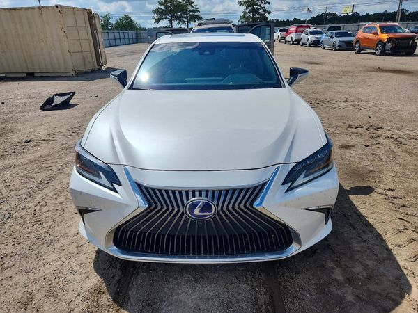 2020 LEXUS ES 300h Luxury — DIRF
