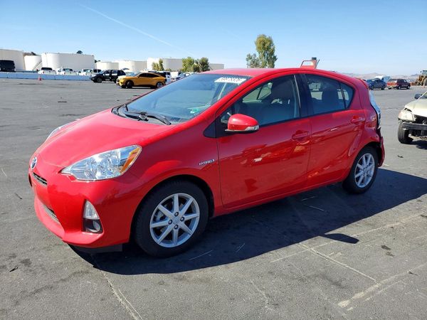 2014 TOYOTA PRIUS — DSFA — Front 3/4