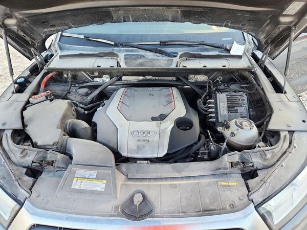 2018 AUDI SQ5 — Engine bay