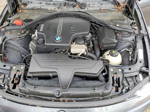 2015 BMW 328 xDrive — Engine bay