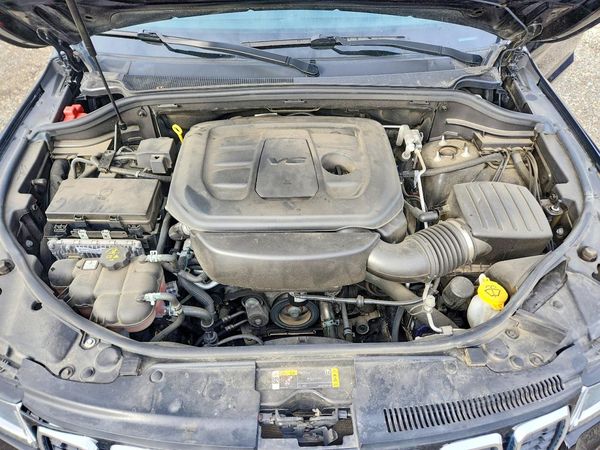 2021 JEEP GRAND CHEROKEE Limited — Engine bay