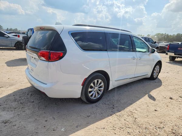 2017 CHRYSLER PACIFICA Touring L — PSRA