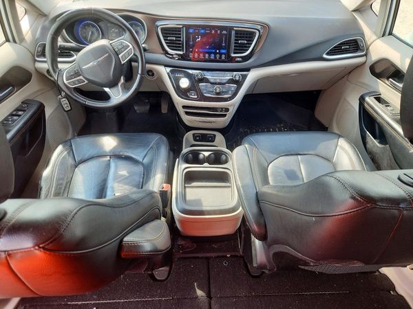 2017 CHRYSLER PACIFICA Touring L — CKPT