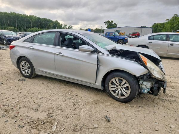 2013 HYUNDAI SONATA GLS/ GLS Popular — Passenger 3/4