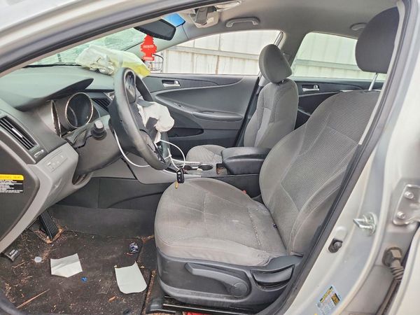 2013 HYUNDAI SONATA GLS/ GLS Popular — DENT