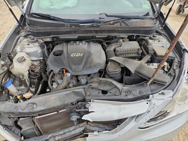2013 HYUNDAI SONATA GLS/ GLS Popular — Engine bay