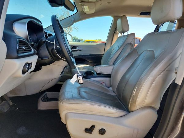 2020 CHRYSLER PACIFICA Touring L — DENT
