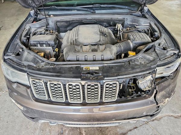 2017 JEEP GRAND CHEROKEE Overland — Engine bay