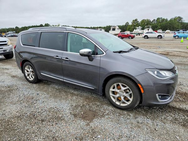 2018 CHRYSLER PACIFICA Limited — Passenger 3/4