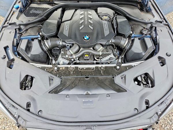 2022 BMW M850XI xDrive — Engine bay