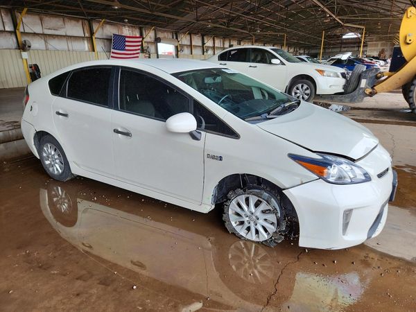 2015 TOYOTA PRIUS — Passenger 3/4