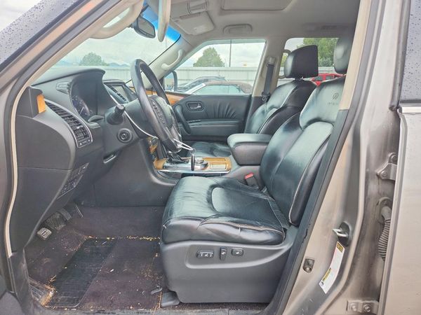 2012 INFINITI QX56 — DENT