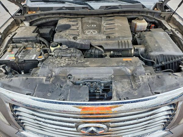 2012 INFINITI QX56 — Engine bay