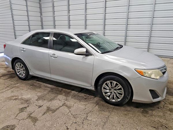 2014 TOYOTA CAMRY — Passenger 3/4