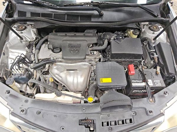 2014 TOYOTA CAMRY — Engine bay