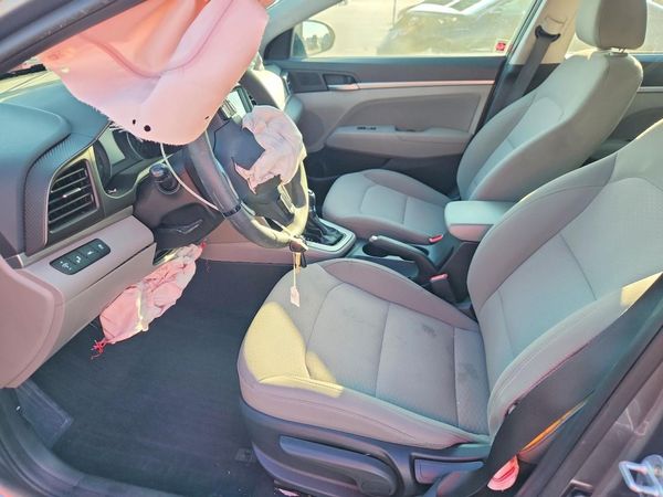 2019 HYUNDAI ELANTRA — DENT
