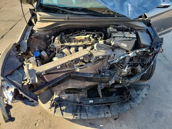 2019 HYUNDAI ELANTRA — Engine bay