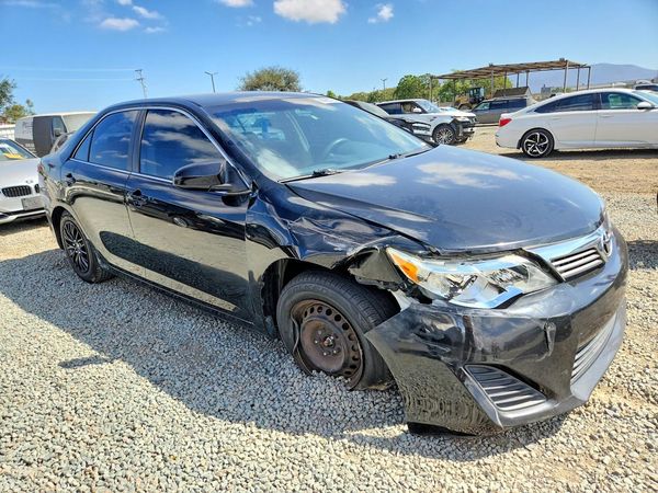 2014 TOYOTA CAMRY — Passenger 3/4
