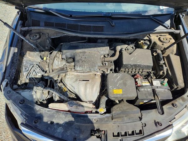 2014 TOYOTA CAMRY — Engine bay