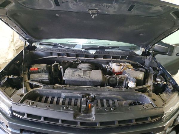 2019 CHEVROLET SILVERADO RST — Engine bay