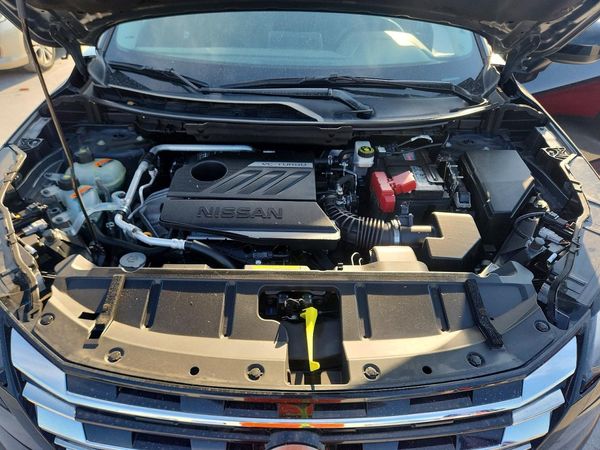 2025 NISSAN ROGUE SV — Engine bay