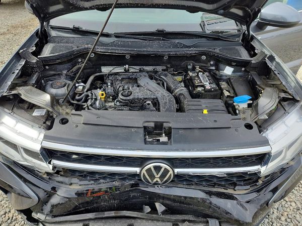 2022 VOLKSWAGEN TAOS 4Motion SEL — Engine bay