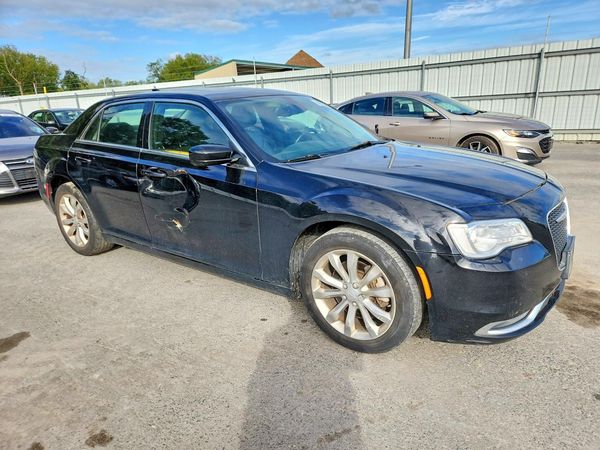 2016 CHRYSLER 300 Limited — Passenger 3/4