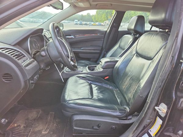 2016 CHRYSLER 300 Limited — DENT