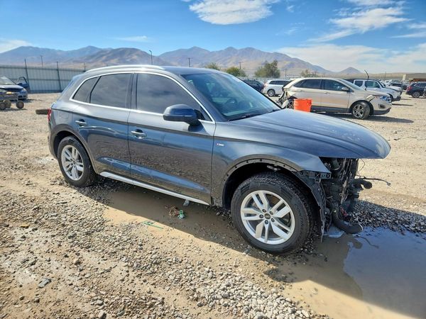 2022 AUDI Q5 S Line quattro Premium — Passenger 3/4