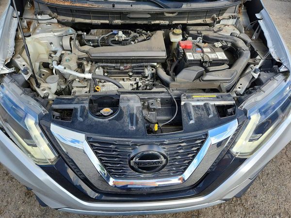 2020 NISSAN ROGUE — Engine bay