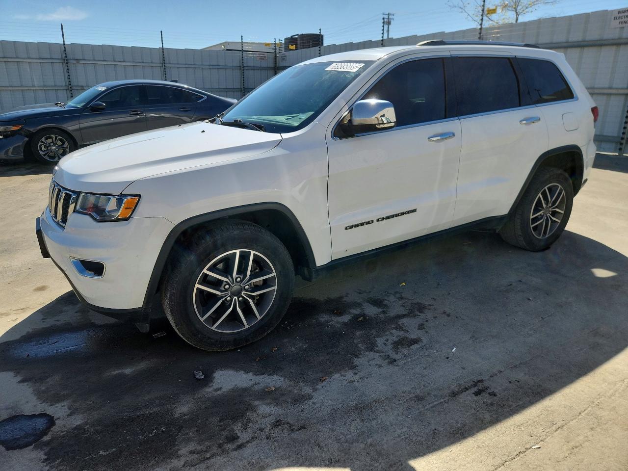 2020 JEEP GRAND CHEROKEE Limited — Front 3/4