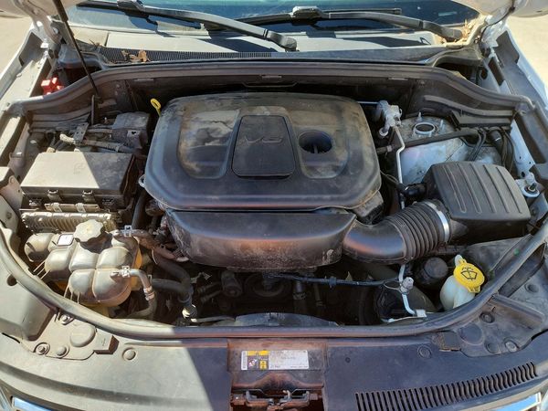 2020 JEEP GRAND CHEROKEE Limited — Engine bay