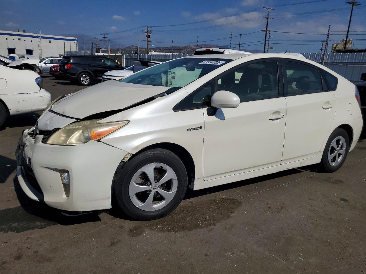 2014 TOYOTA PRIUS — Front 3/4