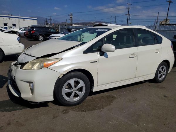 2014 TOYOTA PRIUS — DSFA — Front 3/4