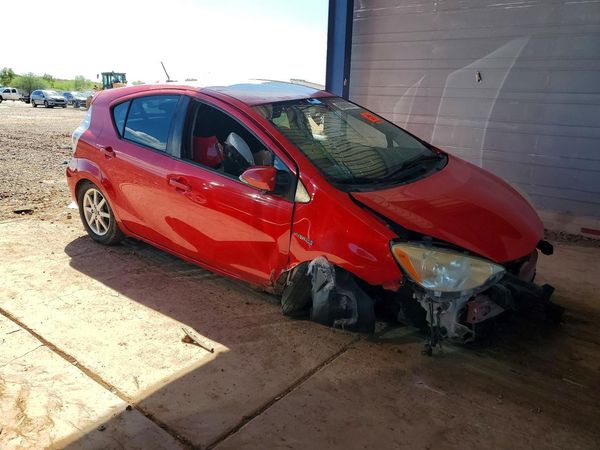 2013 TOYOTA PRIUS — Passenger 3/4