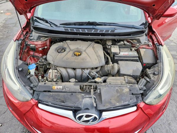 2016 HYUNDAI ELANTRA — Engine bay